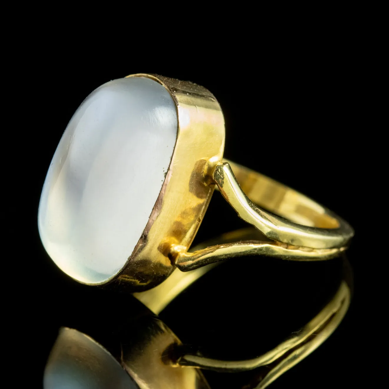 Antique Victorian Moonstone Ring 18Ct Gold 6Ct Moonstone Circa 1880