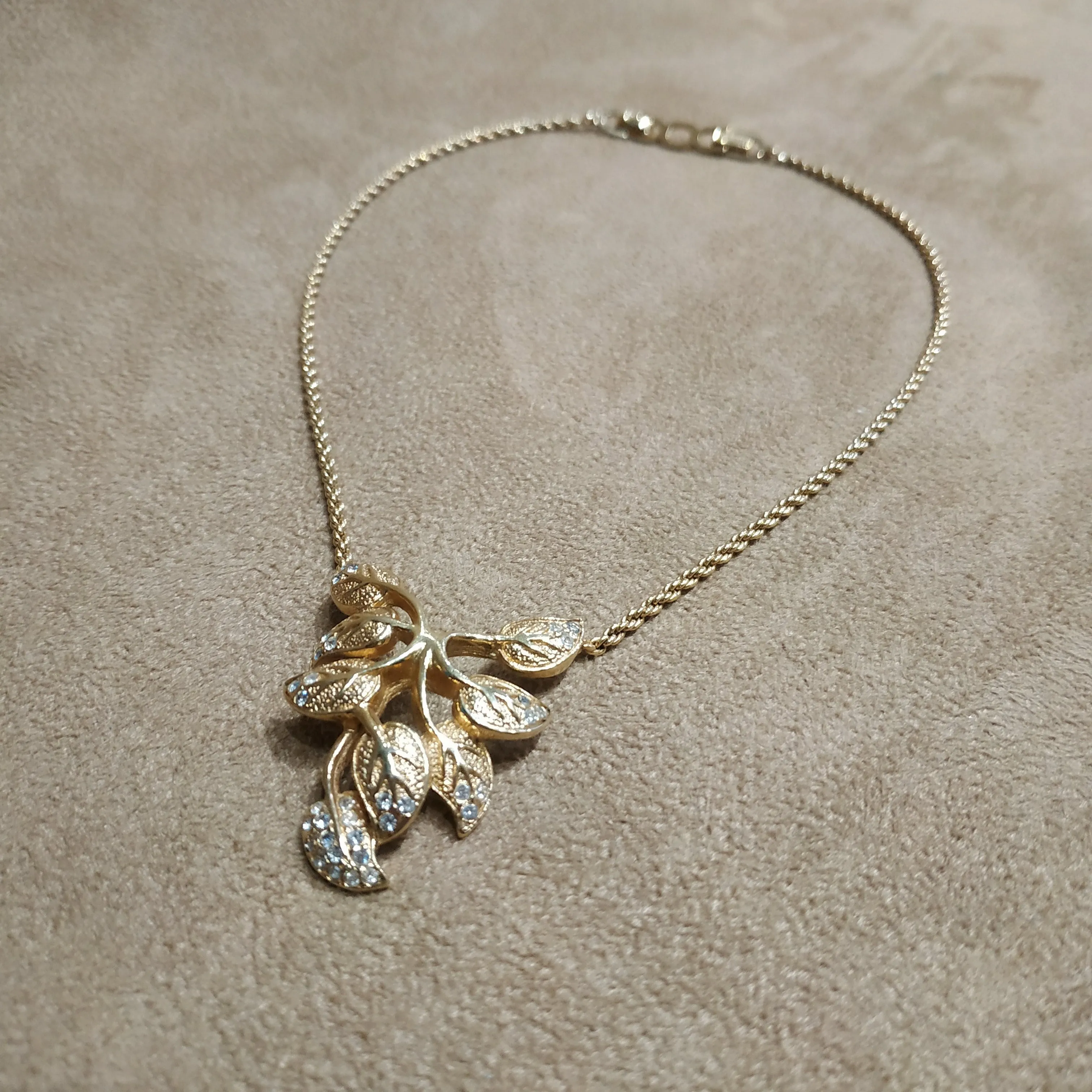 Christian Dior vintage leafy pendant Necklace