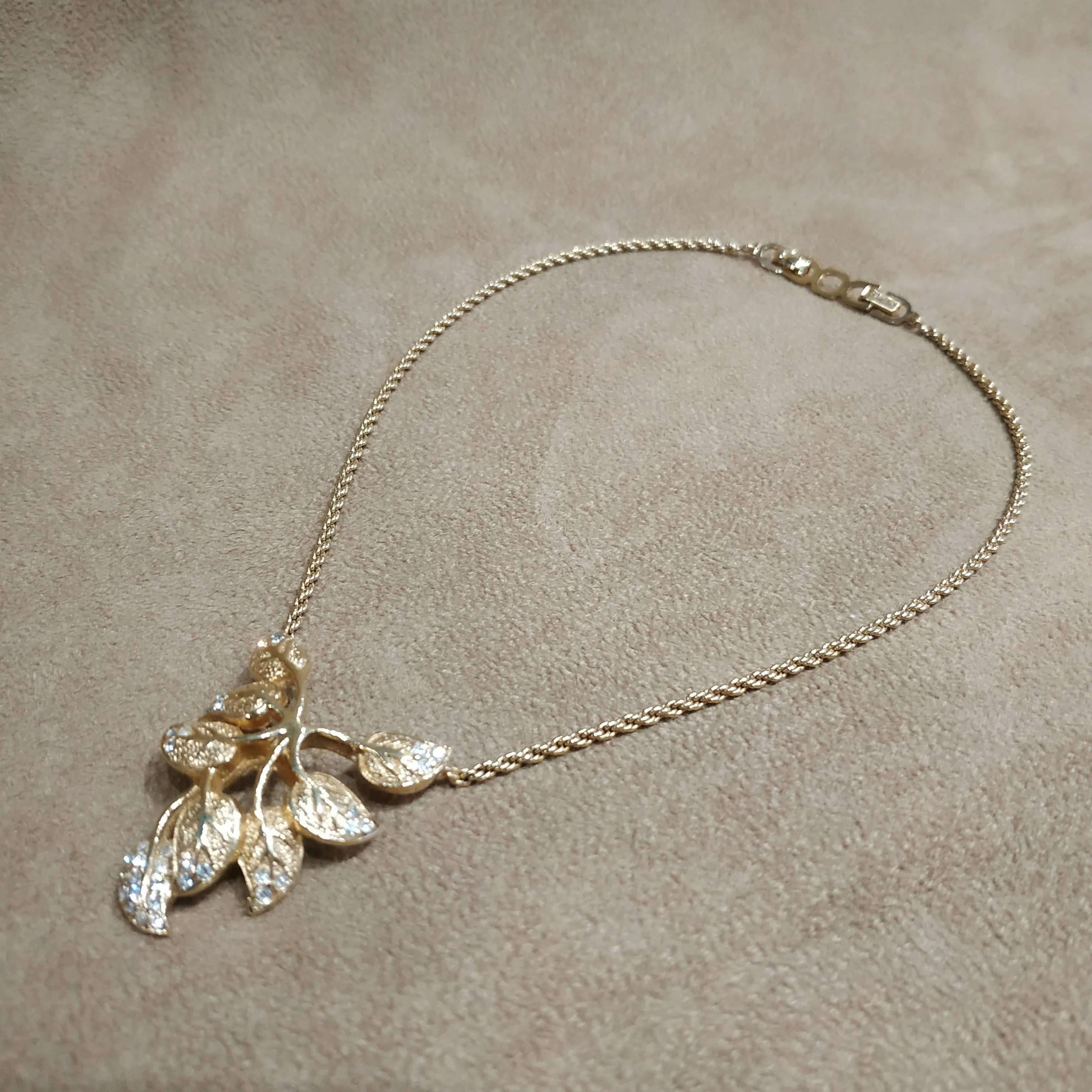 Christian Dior vintage leafy pendant Necklace