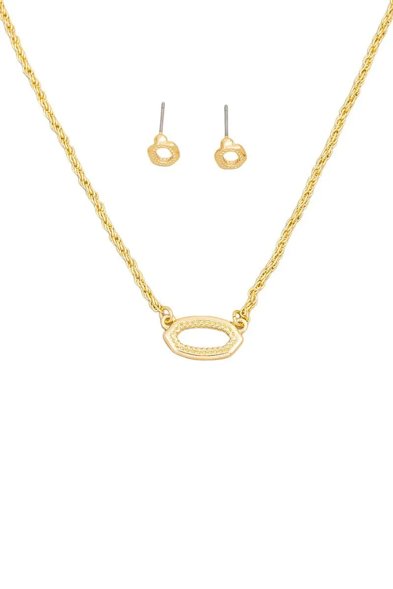 Dainty Rope Chain Oval Charm necklace