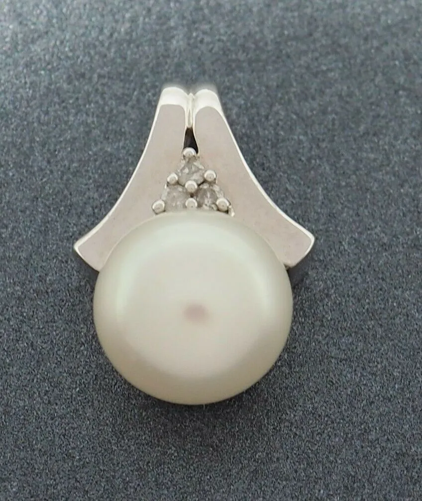 Diamond & Pearl 14ct White Gold Pendant