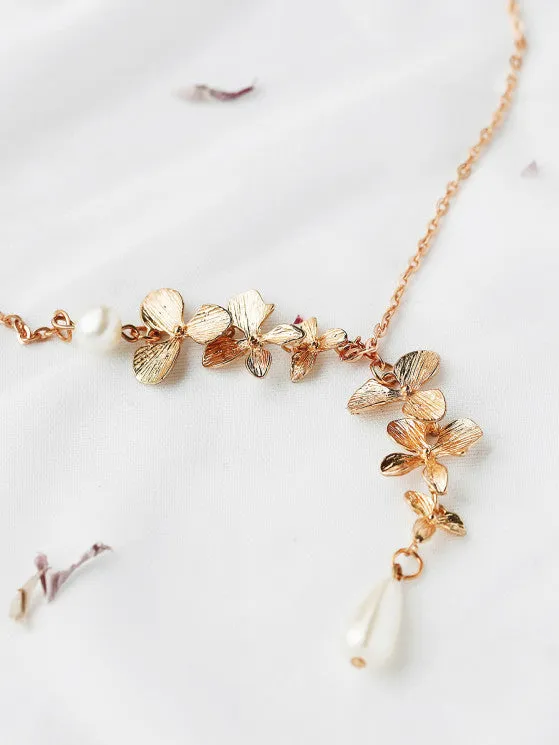 Fashion Gold Flower Embellished Chain Necklace