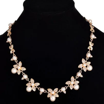 Fathion Charming Pearl Flowers Plated Necklace