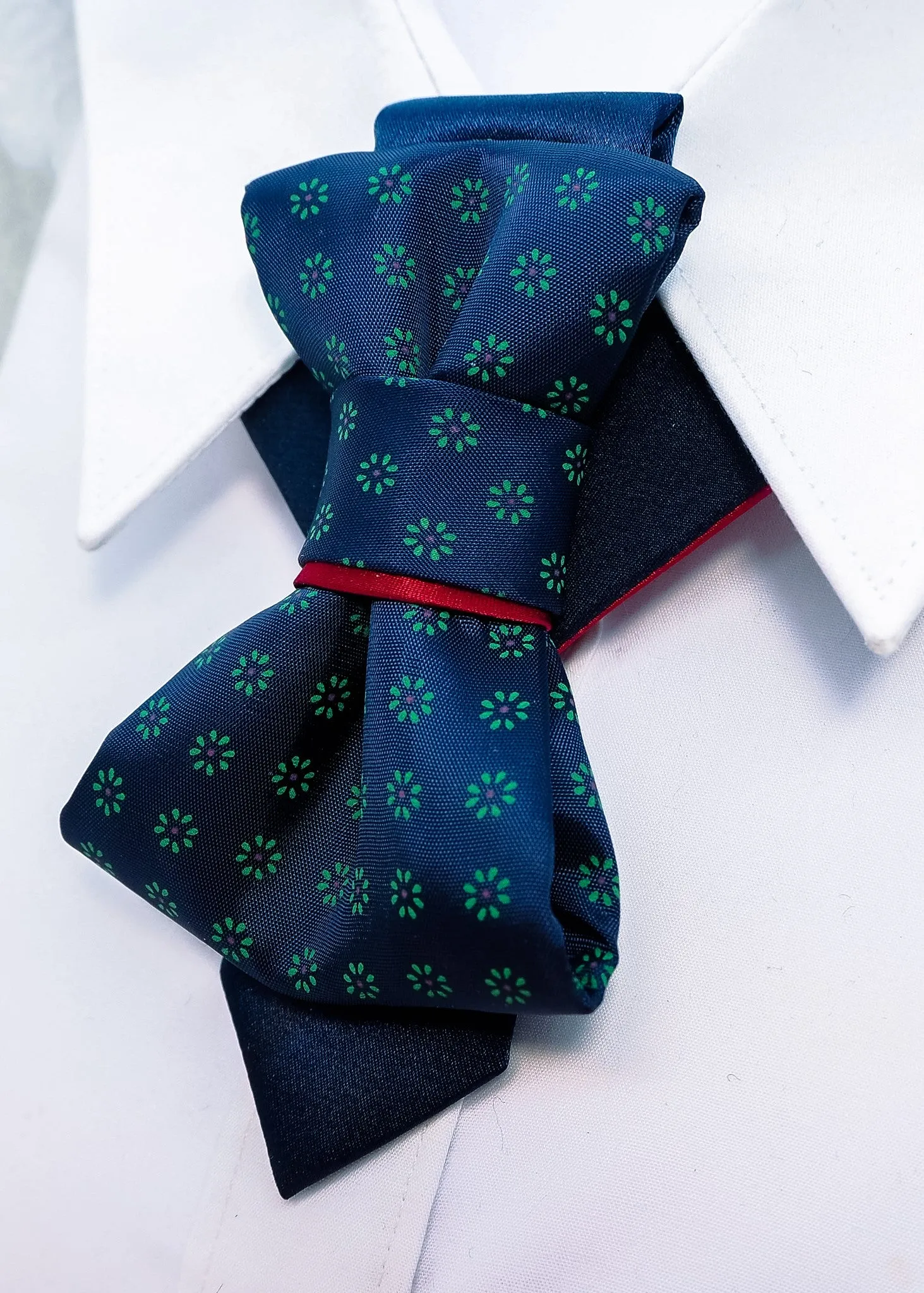 HOPPER TIE "GREEN FLOWER BOW TIE"