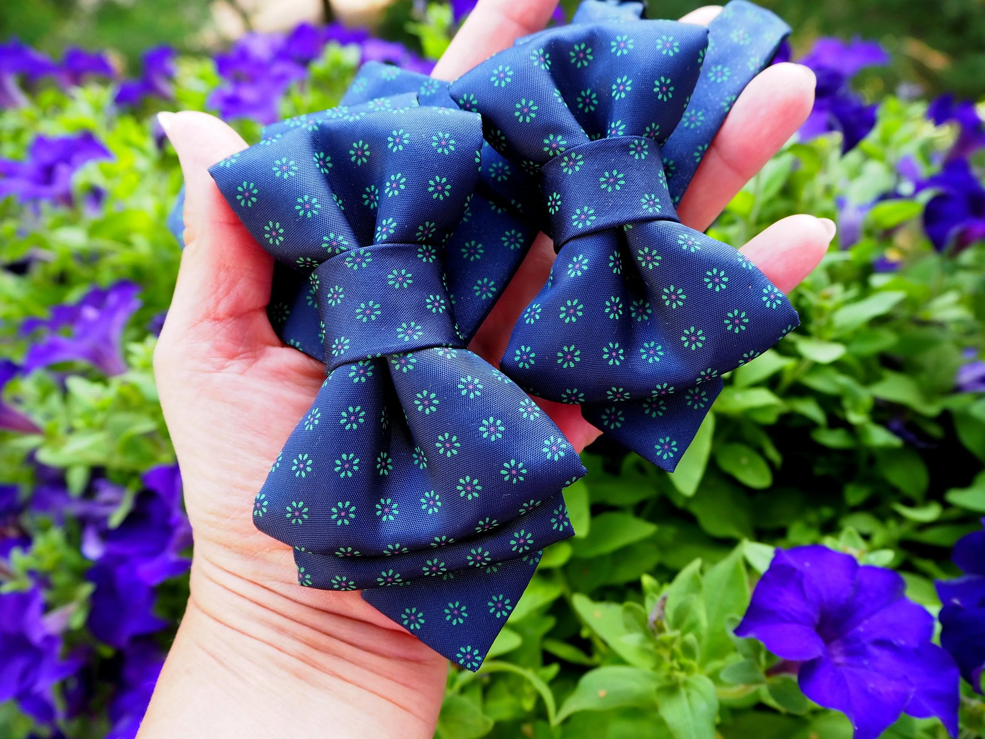 HOPPER TIE "GREEN FLOWER BOW TIE"