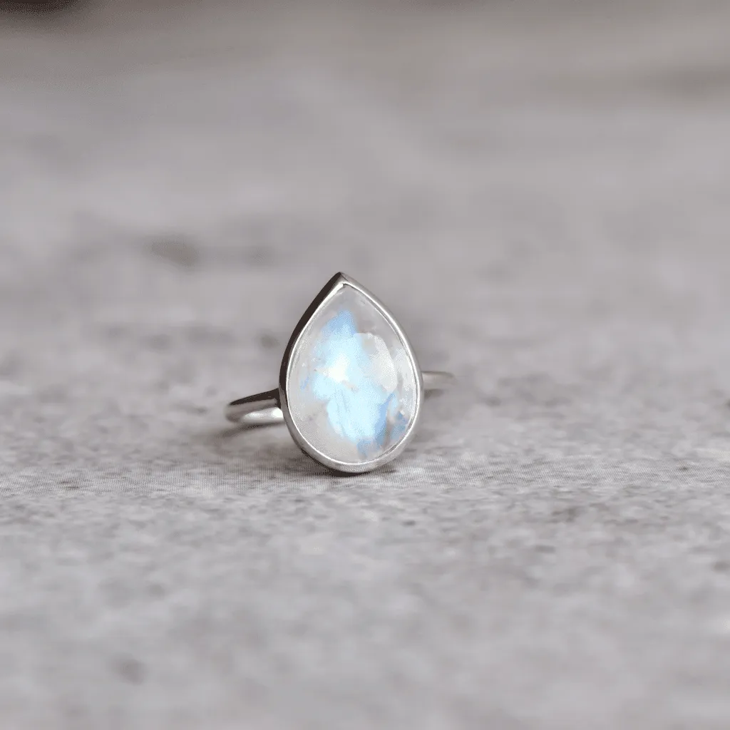 Lunar Drop - Moonstone Ring