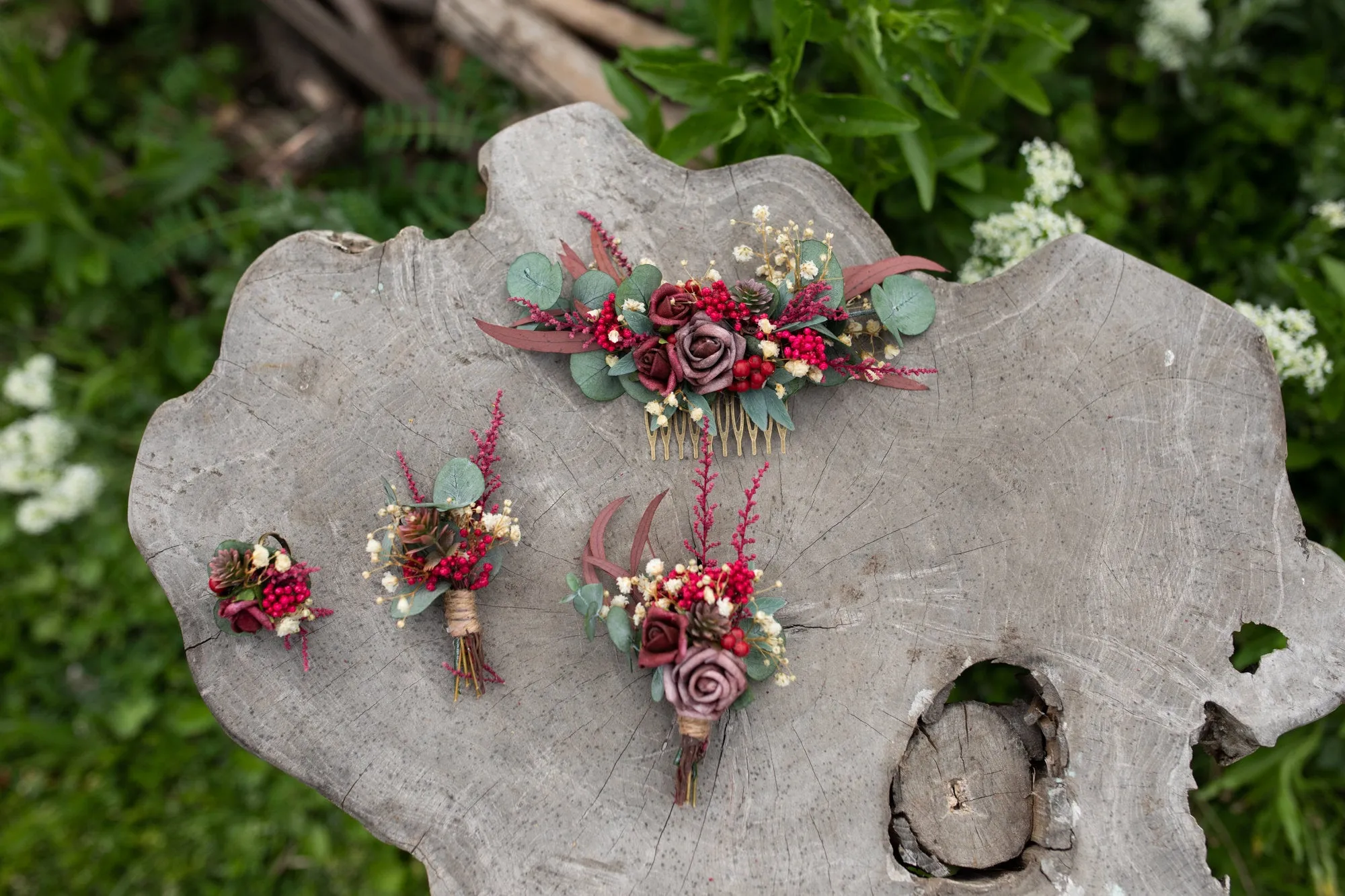 Romantic burgundy flower ring Bridal ring with baby's breath Ring with red wine rose Adjustable ring Nickel free Magaela accessories Wedding