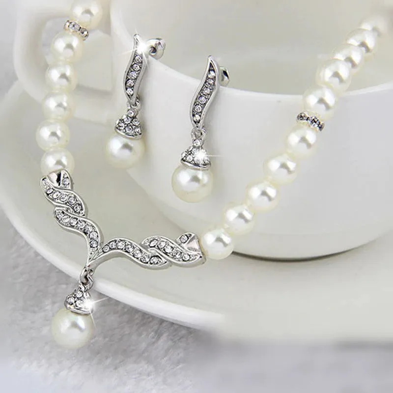 Splendid Pearl and Rhinestone Embellished Jewelry Set