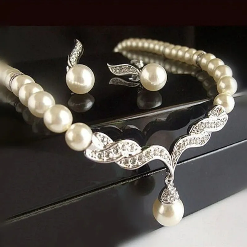 Splendid Pearl and Rhinestone Embellished Jewelry Set