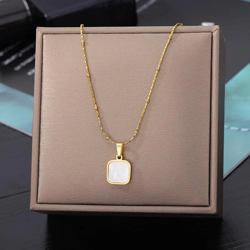 Vintage Rust Steel Zircon Necklace Flat Snake Bone Chain Blade Chain Square Emerald Pendant Necklace Women